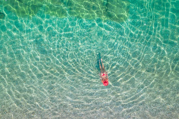 Top View Young Beautiful Woman Red Hat Bikini Swimming Sea — Stockfoto