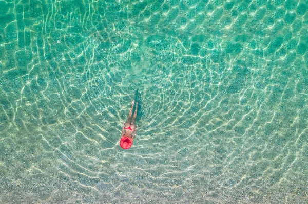 Top View Young Beautiful Woman Red Hat Bikini Swimming Sea — Stockfoto