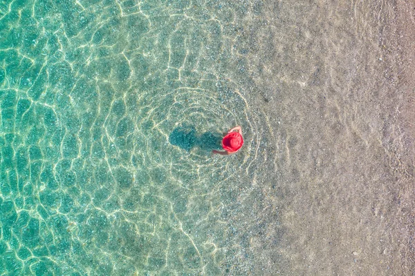 Top Aerial View Young Beautiful Woman Red Hat Bikini Walking — Photo