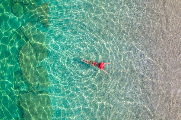 Top View Young Beautiful Woman Red Hat Bikini Swimming Sea — 스톡 사진