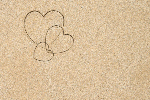 Мальована Вручну Форма Трьох Сердець Піщаному Тропічному Пляжі День Валентинки — стокове фото