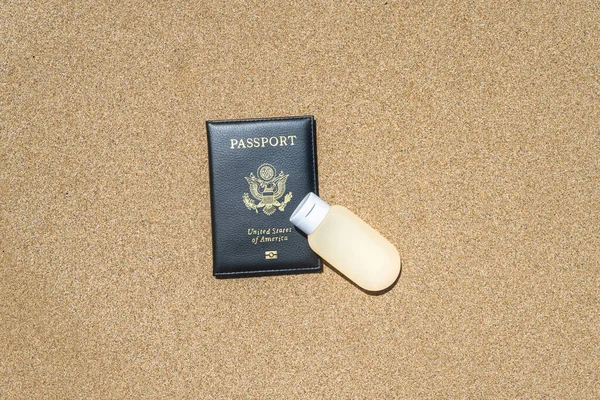 American Passport Cover Sunscreen Lying Sand Beach Concept Summer Travel — Stock Photo, Image
