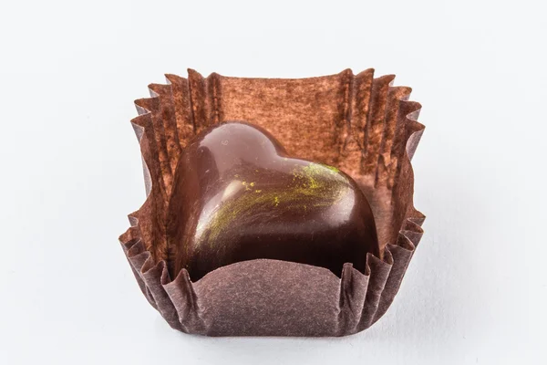 Bonbons au chocolat isolés sur fond blanc — Photo