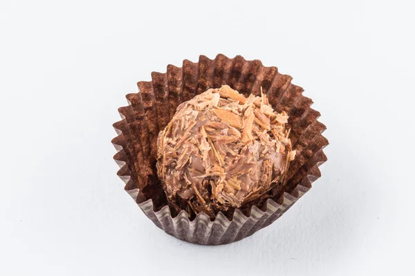 Doces de chocolate isolado no fundo branco — Fotografia de Stock