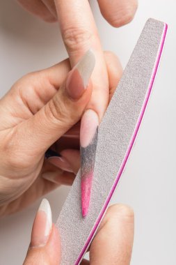 çivi ve eller parlatmak