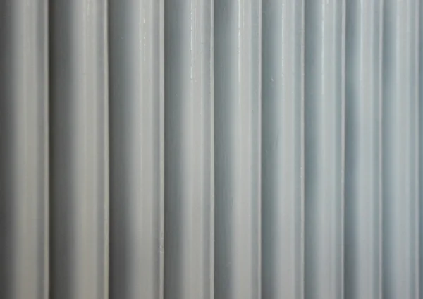 Wit geschilderde radiator vooraan in close-up — Stockfoto