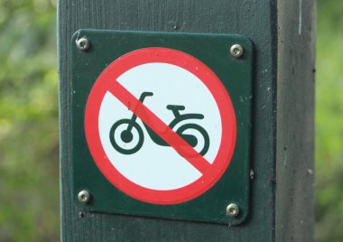 ormandaki işareti motosiklet sürme yasaklar