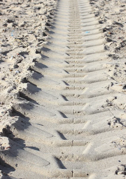 Heavy tractor track in dry beach sand in summer — Stock Photo, Image