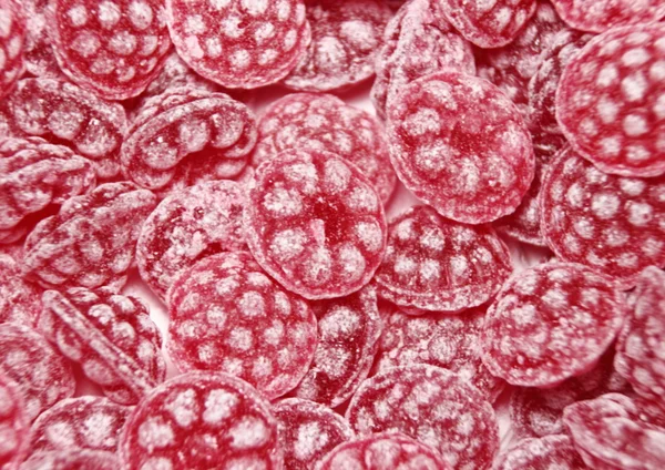 şekerli tatlı Kırmızı Ahududu bonbon yığını