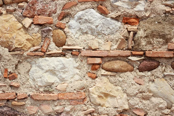 Unstrukturierte Wand mit Steinplatten und Zement — Stockfoto