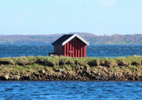 丹麦湖畔的游泳者更衣室 — 图库照片