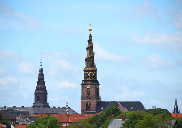 Skyline vue de Copenhague Danemark avec des tours d'église — Photo