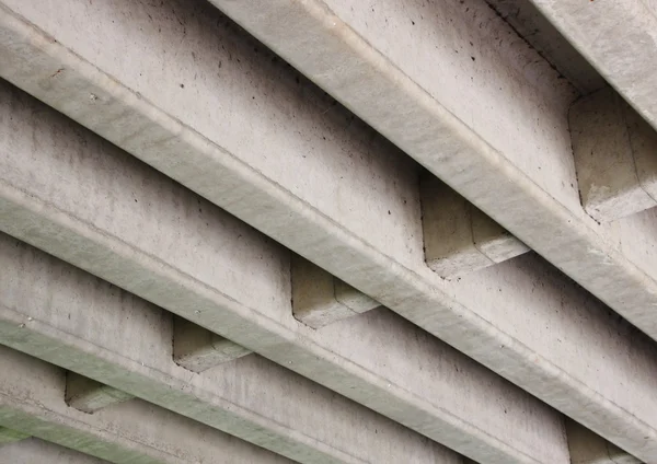 Betonbau für Autobahnbrücke von unten — Stockfoto