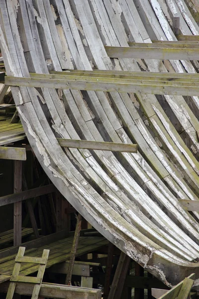 Oude schip romp bouw in eikenhout — Stockfoto