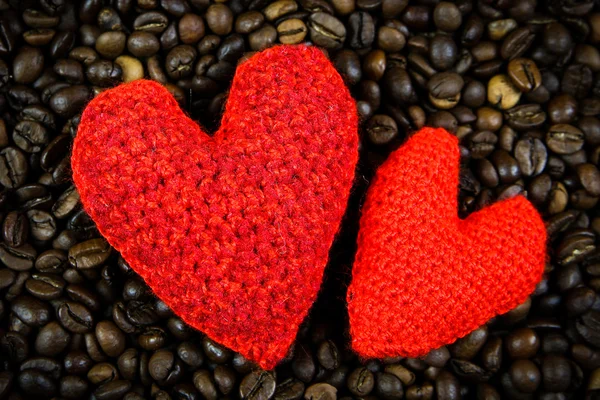 Dos corazones en los granos de café — Foto de Stock