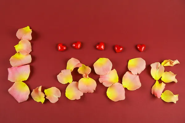 Word LOVE from rose petals — Stock Photo, Image