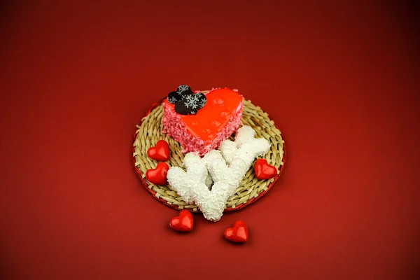Cake in de vorm van hart — Stockfoto