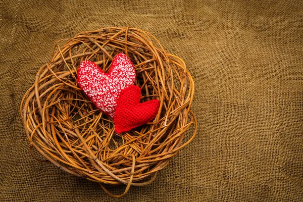 Cuori a maglia nel nido — Foto Stock