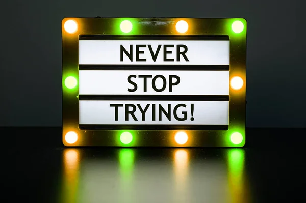Lightbox Orange Green Lights Dark Room Words Never Stop Trying — Stock Photo, Image