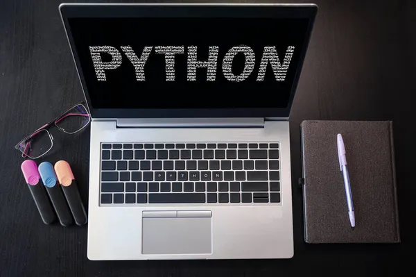 Tampilan Atas Laptop Dengan Teks Python Prasasti Python Pada Layar — Stok Foto