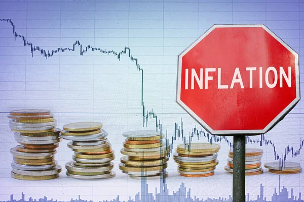 Inflationszeichen Auf Wirtschaftlichem Hintergrund Grafik Und Münzen — Stockfoto