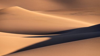 Doğa ve manzaranın manzarası gösterişli ya da sahara çölünde. Orta Doğu Çölü