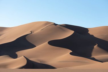 Doğa ve manzaranın manzarası gösterişli ya da sahara çölünde. Orta Doğu Çölü