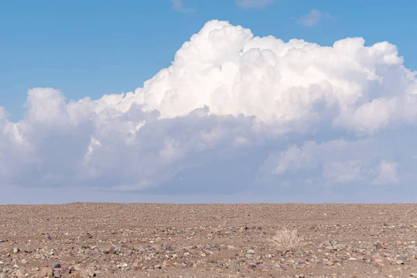 Chão Plano Rochoso Deserto Dasht Lut Depois Chover Com Céu — Fotografia de Stock