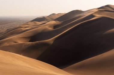 Doğa ve manzaranın manzarası gösterişli ya da sahara çölünde. Orta Doğu Çölü