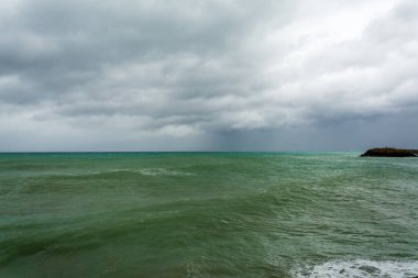Gökyüzü bulutlu deniz manzarası, Umman Denizi manzarası Chabahar, Baluchistan Eyaleti, İran