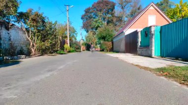 Çocuk dışarıda dolanıp duruyor.. 