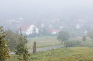 Ukrayna Karpatları Skidnitsa. Sabah güneşli bir gün dağ manzarasında. Carpathian, Avrupa. Güzellik dünyası. Büyük çözünürlük.
