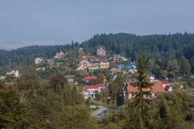 Ukrayna Karpatları Skidnitsa. Sabah güneşli bir gün dağ manzarasında. Carpathian, Avrupa. Güzellik dünyası. Büyük çözünürlük.