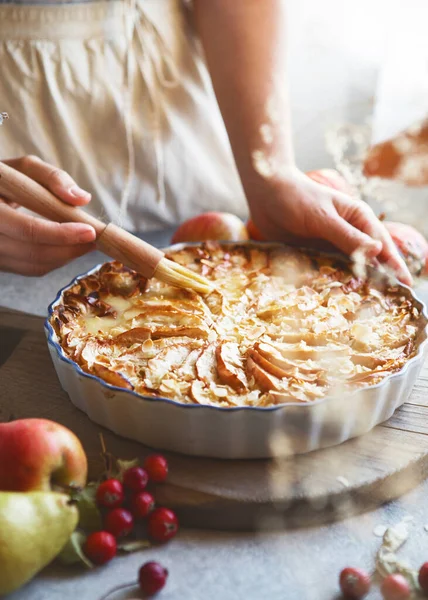 Torta Mele Pezzo Crostata Fresca Fatta Casa Strati Con Mele — Foto Stock