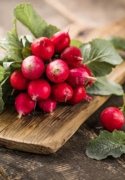 Stelletje Radijsjes Vers Geoogst Paars Kleurrijke Radijs — Stockfoto