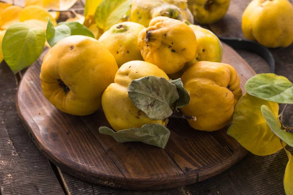 Quince Fruits Wooden Background Harvest Autumn Fruits — Stock Photo, Image