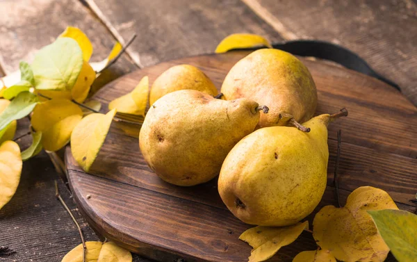 Poires Biologiques Crues Sur Fond Bois Naturel Alimentation Saine Récolte — Photo