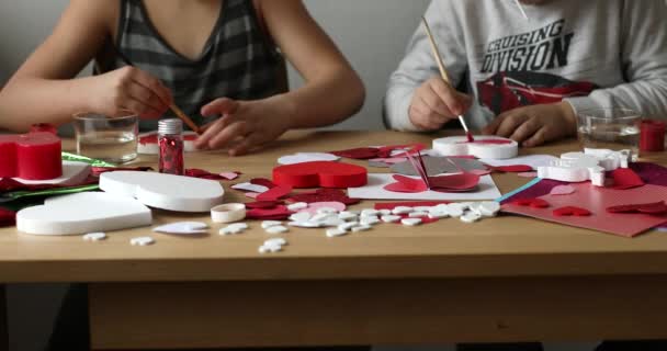 The child draws on foam heart. Creative development of children. Valentines Day — 비디오