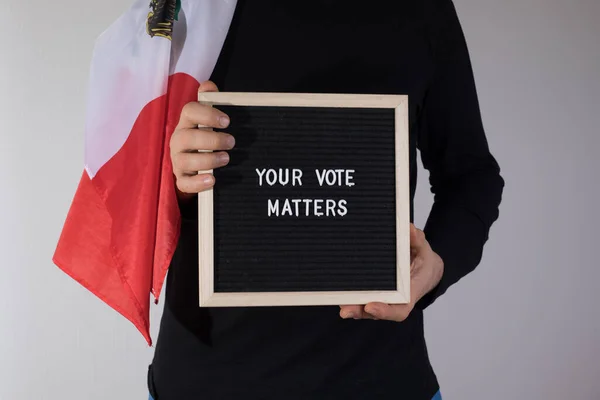 Людина Мексиканським Прапором Тримає Дошку Текстом Your Vote Matters Білому — стокове фото