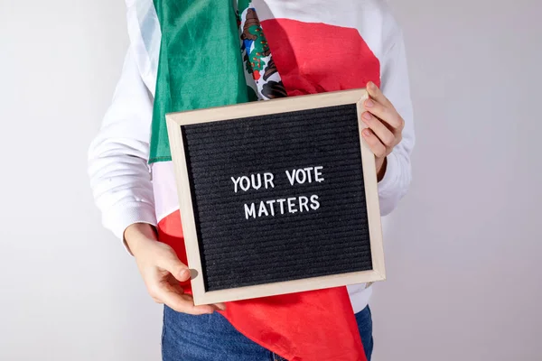 Frau Mit Mexiko Flagge Hält Brieftafel Mit Text Your Vote — Stockfoto