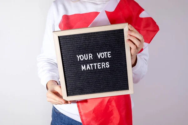 Vrouw Met Canada Vlag Brief Bord Met Tekst Stem Matters — Stockfoto