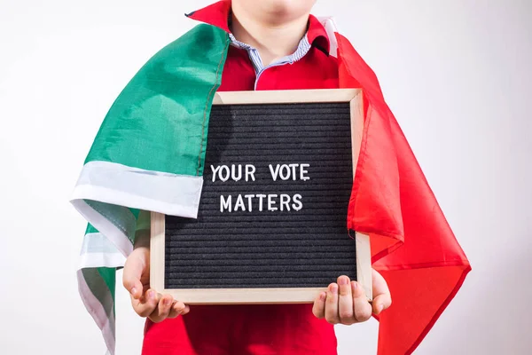 Мальчик Флагом Мексики Держит Доску Текстом Ваш Голос Имеет Значение — стоковое фото