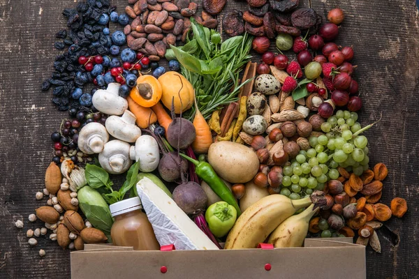 Kantong Kertas Dengan Latar Belakang Makanan Vegetarian Yang Sehat Konsep — Stok Foto