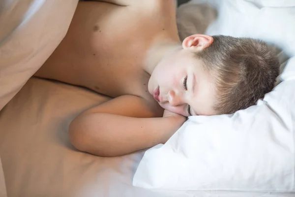 Sad Toddler Boy Lying Bed Crying White Beddings Tired Child — Stock Photo, Image