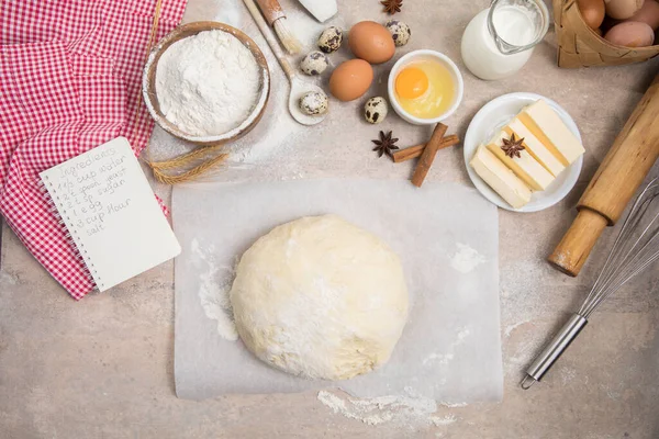 Beat Flour Kitchen Utensils Baking Dish Rolling Pin Eggs Table — Stock Photo, Image