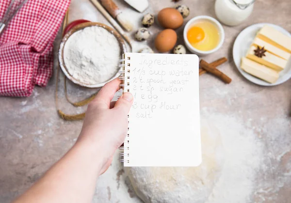 Blanco Notitieboekje Voor Recepten Handen Van Kinderen — Stockfoto