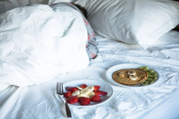 Breakfast Bed Fruits Pancake — Stock Photo, Image