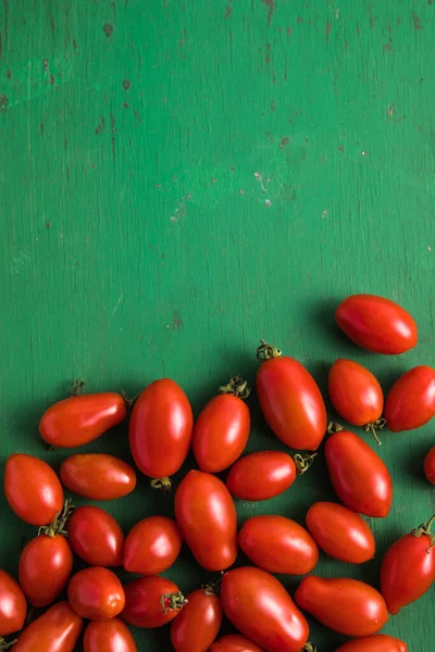 Tomates Cereja Mesa Verde — Fotografia de Stock