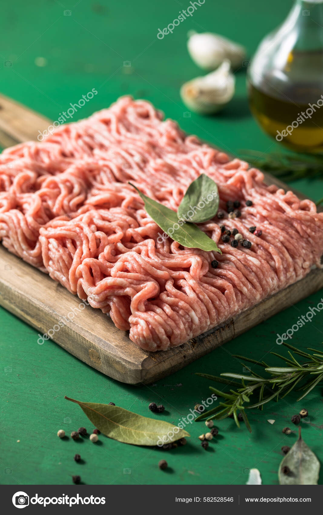 Raw Mince Minced Ground Beef Meat Cutting Board Green Background Stock Photo by ©sokor 582528546