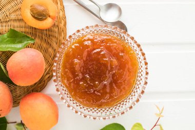 Kayısı ve taze kayısı reçeli Ahşap Arkaplan